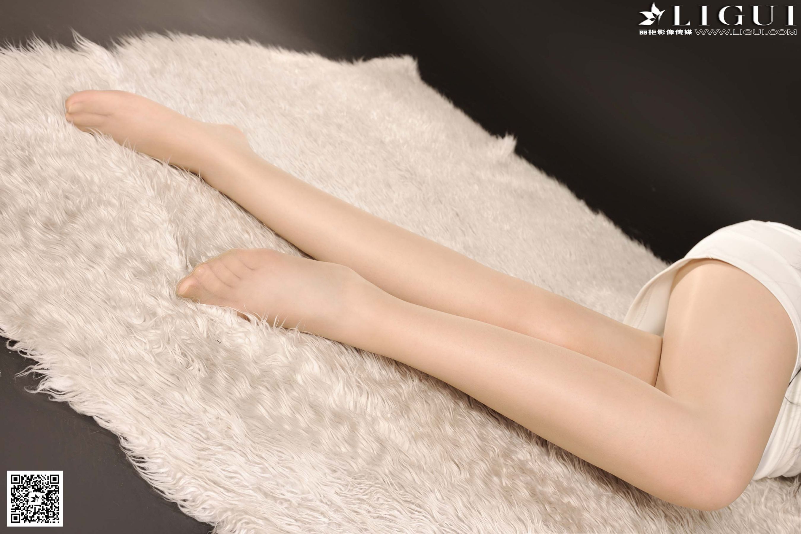 [丽柜LiGui] Model 菲菲《绿色职业装丽人丝足》美腿玉足写真图片  第4张