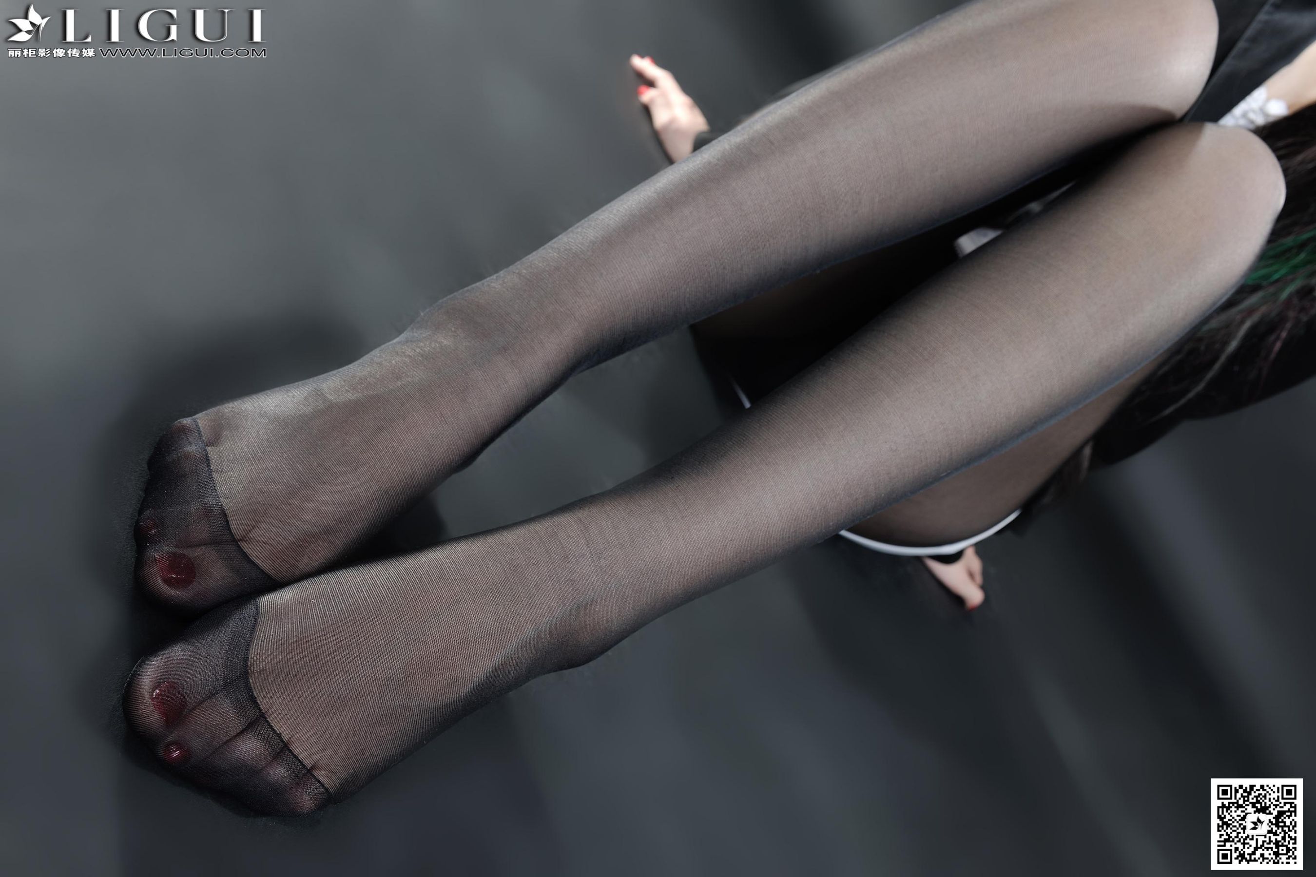 Model 菲菲《高贵黑丝丽人丝足》上中下全集 [丽柜LiGui] 美腿玉足写真图片  第9张