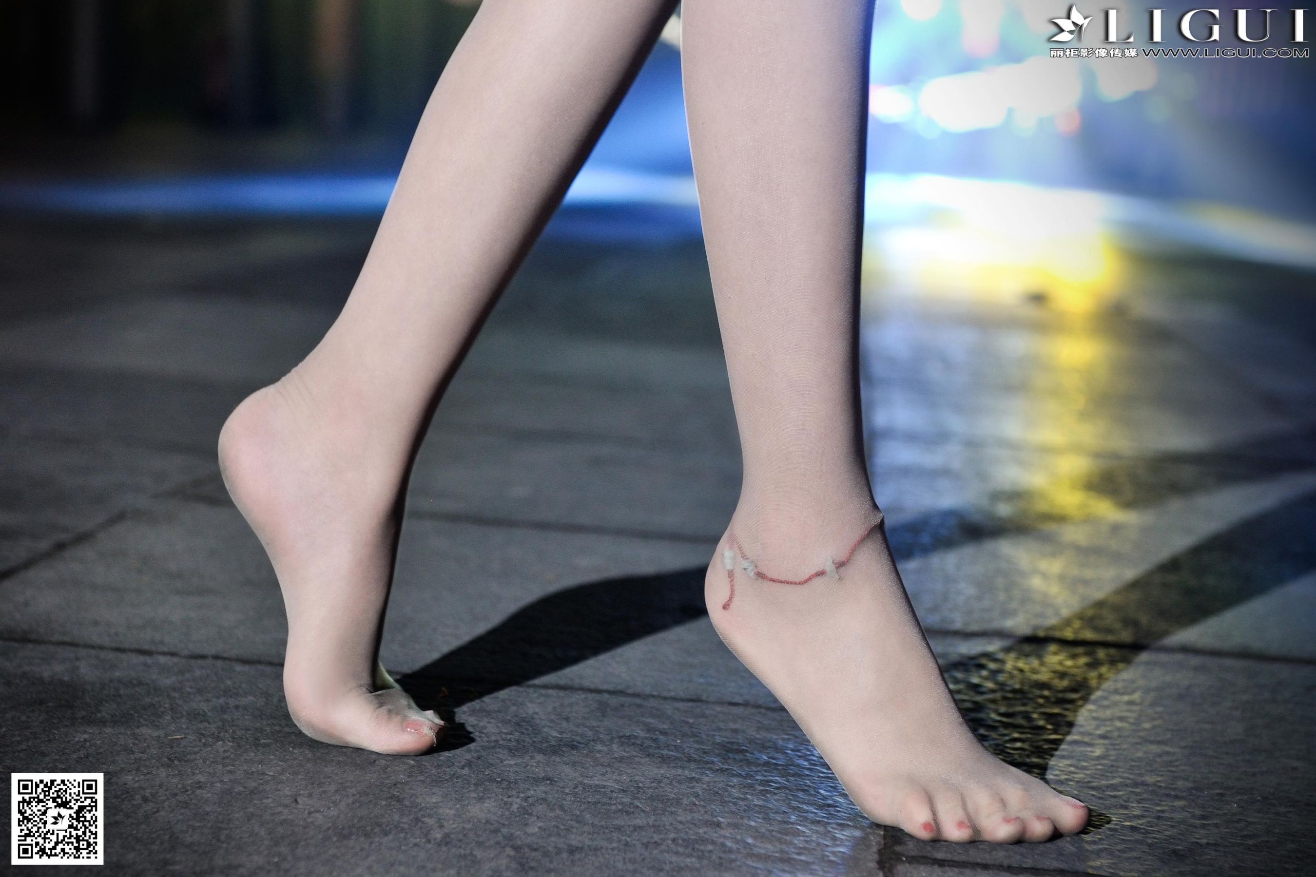 [丽柜LiGui] Model 凌凌《超短裙街拍高跟美足》美腿玉足写真图片  第44张