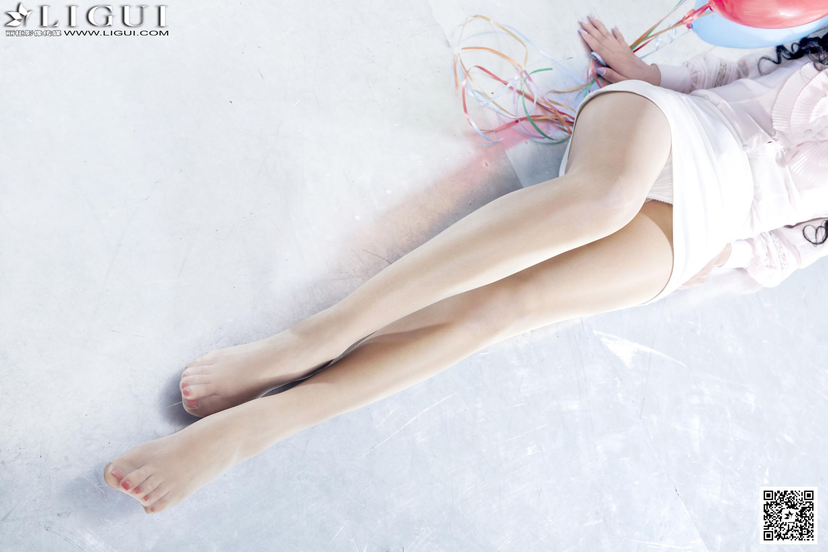 [丽柜LiGui] Model 司琪《气球少女丝足》美腿玉足写真图片  第12张