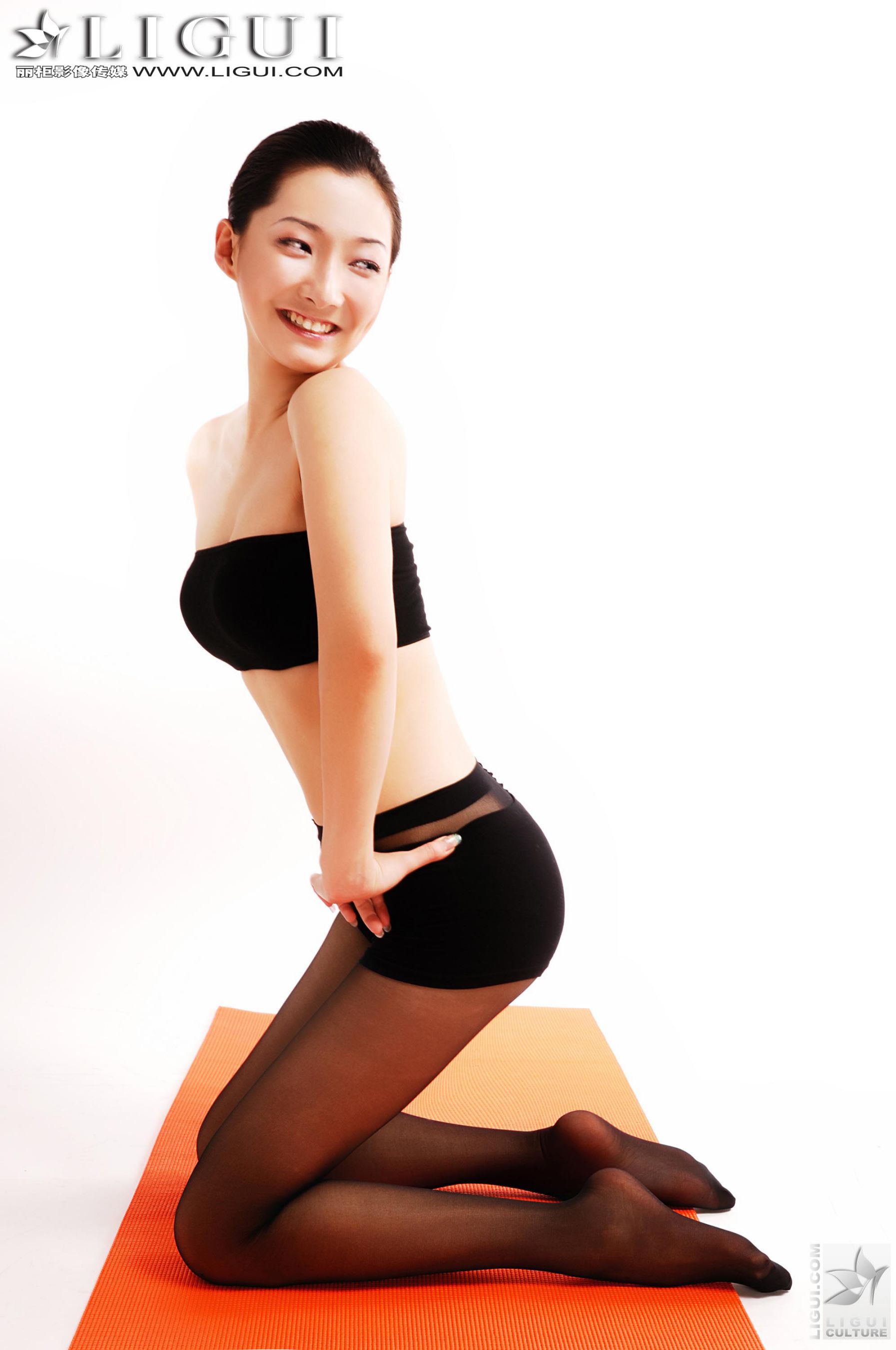 Model Kelly《瑜伽美女》 [丽柜贵足LiGui] 美腿丝足写真图片  第10张