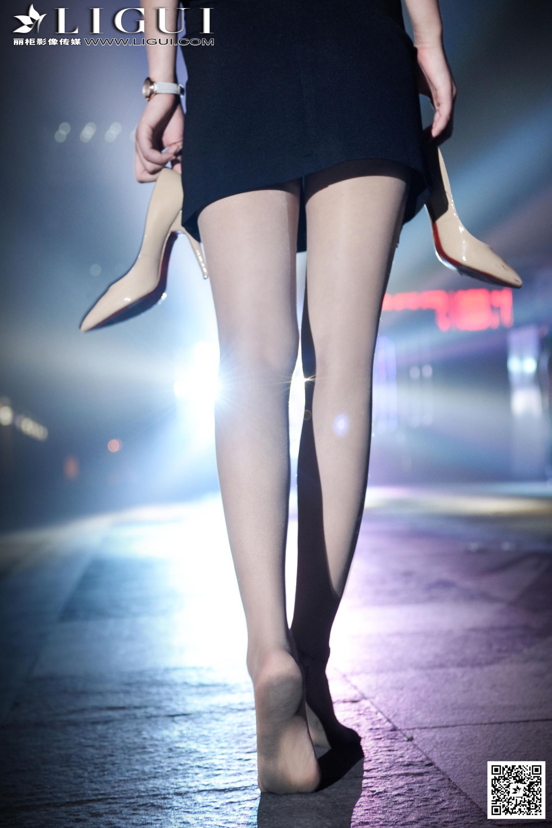 [丽柜LiGui] Model 凌凌《超短裙街拍高跟美足》美腿玉足写真图片  第39张
