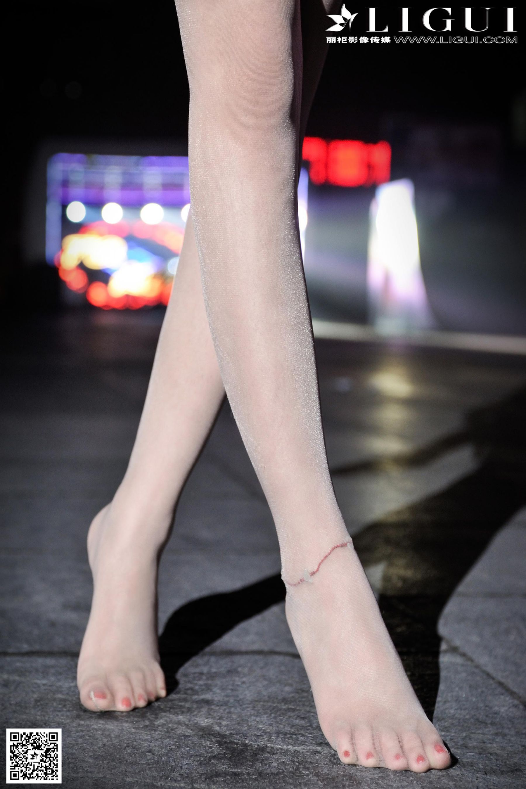 [丽柜LiGui] Model 凌凌《超短裙街拍高跟美足》美腿玉足写真图片  第36张