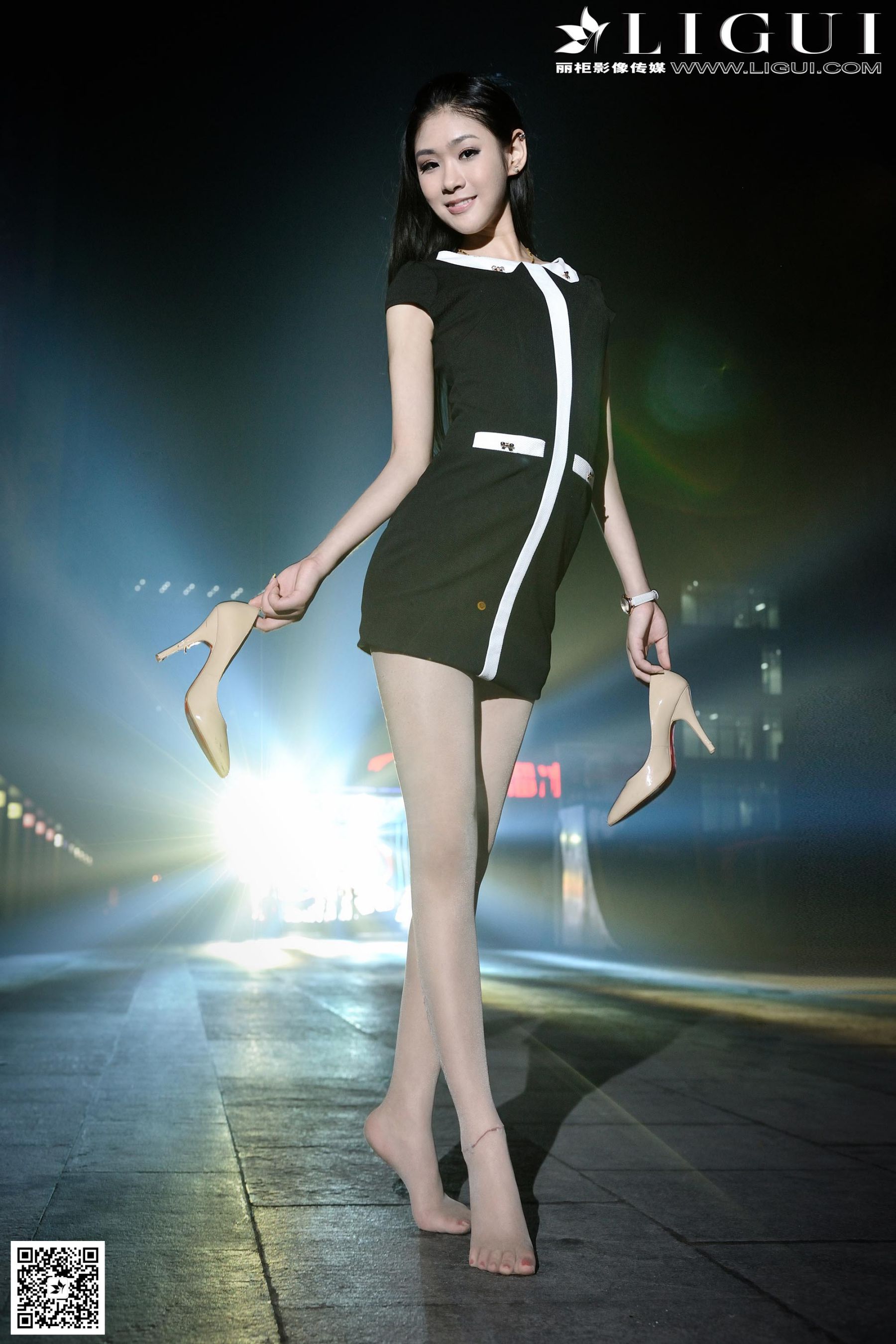 [丽柜LiGui] Model 凌凌《超短裙街拍高跟美足》美腿玉足写真图片  第9张