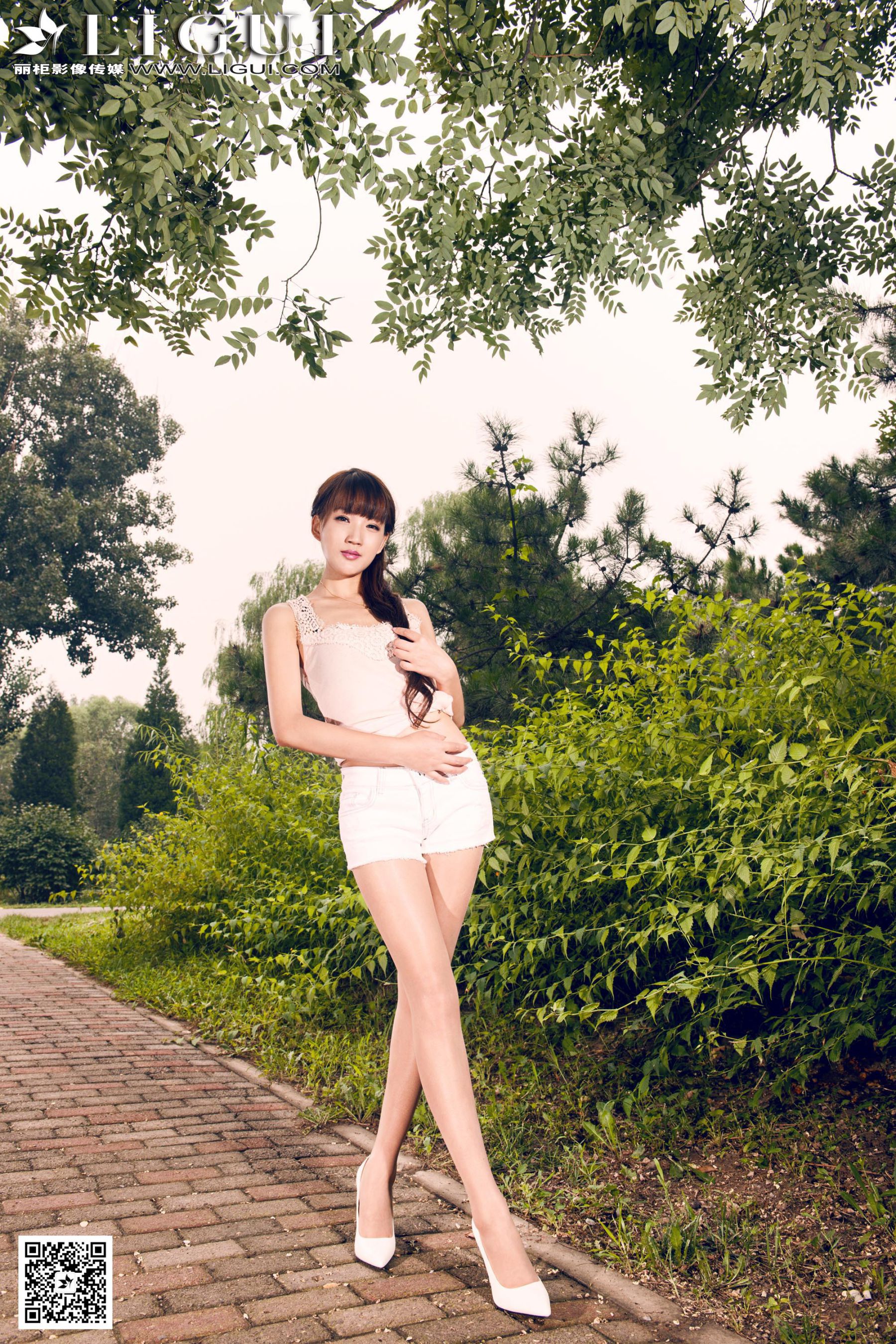 [丽柜LiGui] Model 司琪《极品唯美公园外拍》美腿玉足写真图片  第6张