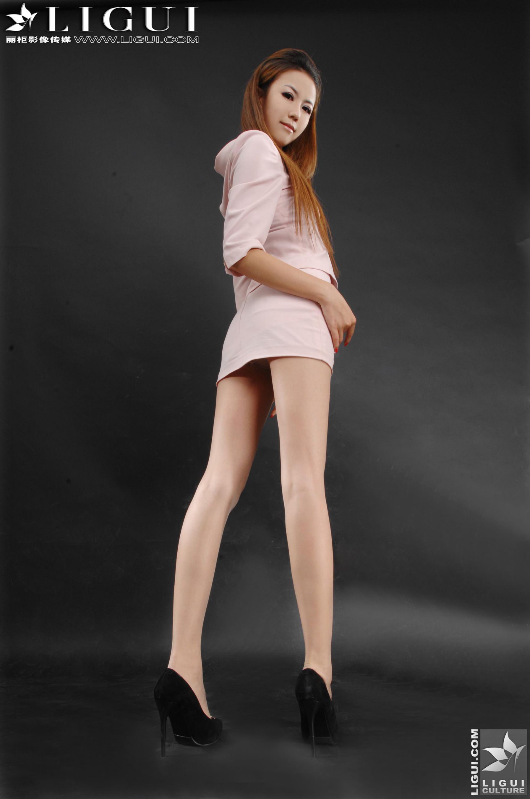 Model 可馨《粉色丽人丝足》上下合集 [丽柜LiGui] 美腿玉足写真图片  第12张