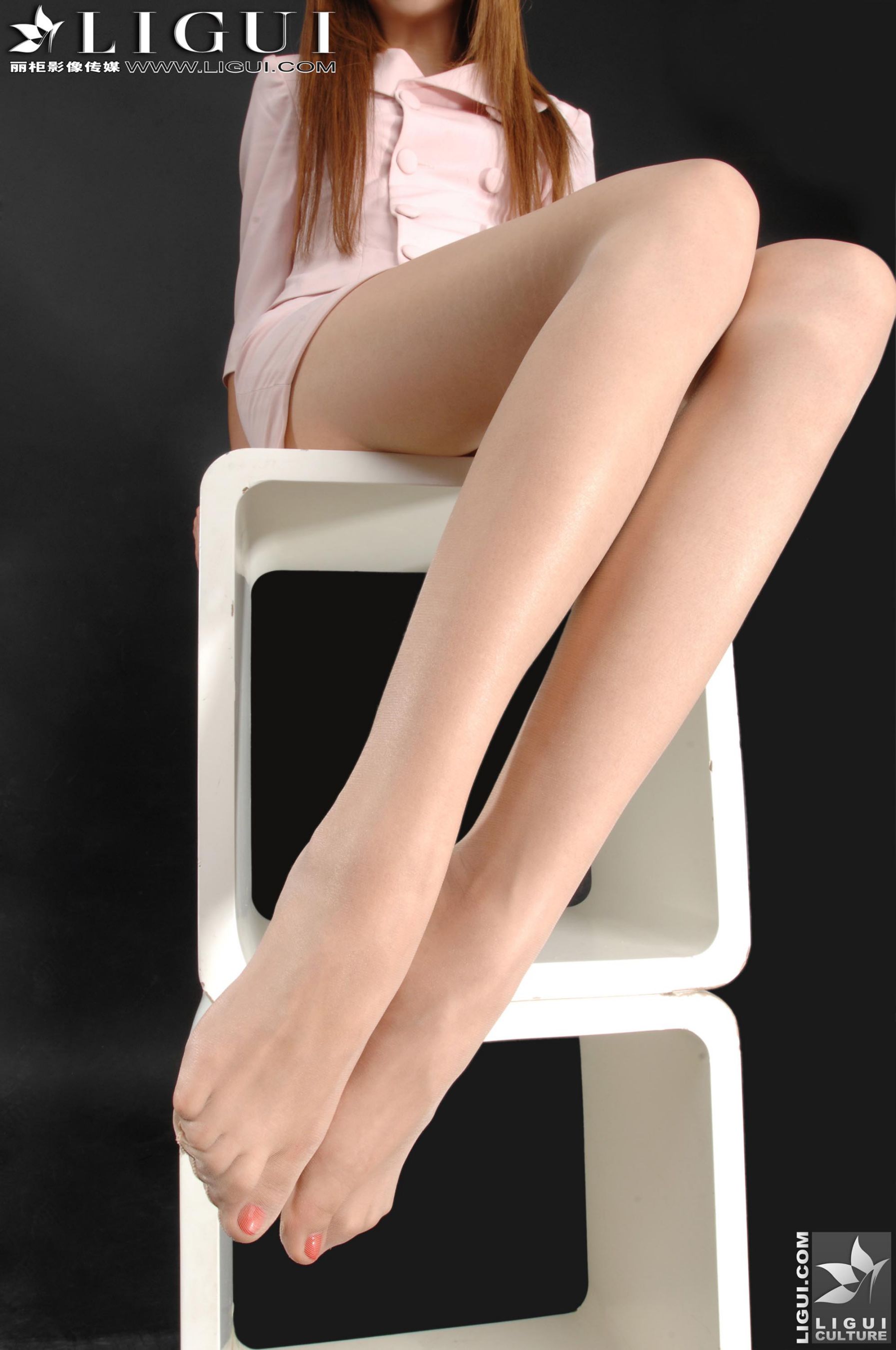 Model 可馨《粉色丽人丝足》上下合集 [丽柜LiGui] 美腿玉足写真图片  第55张