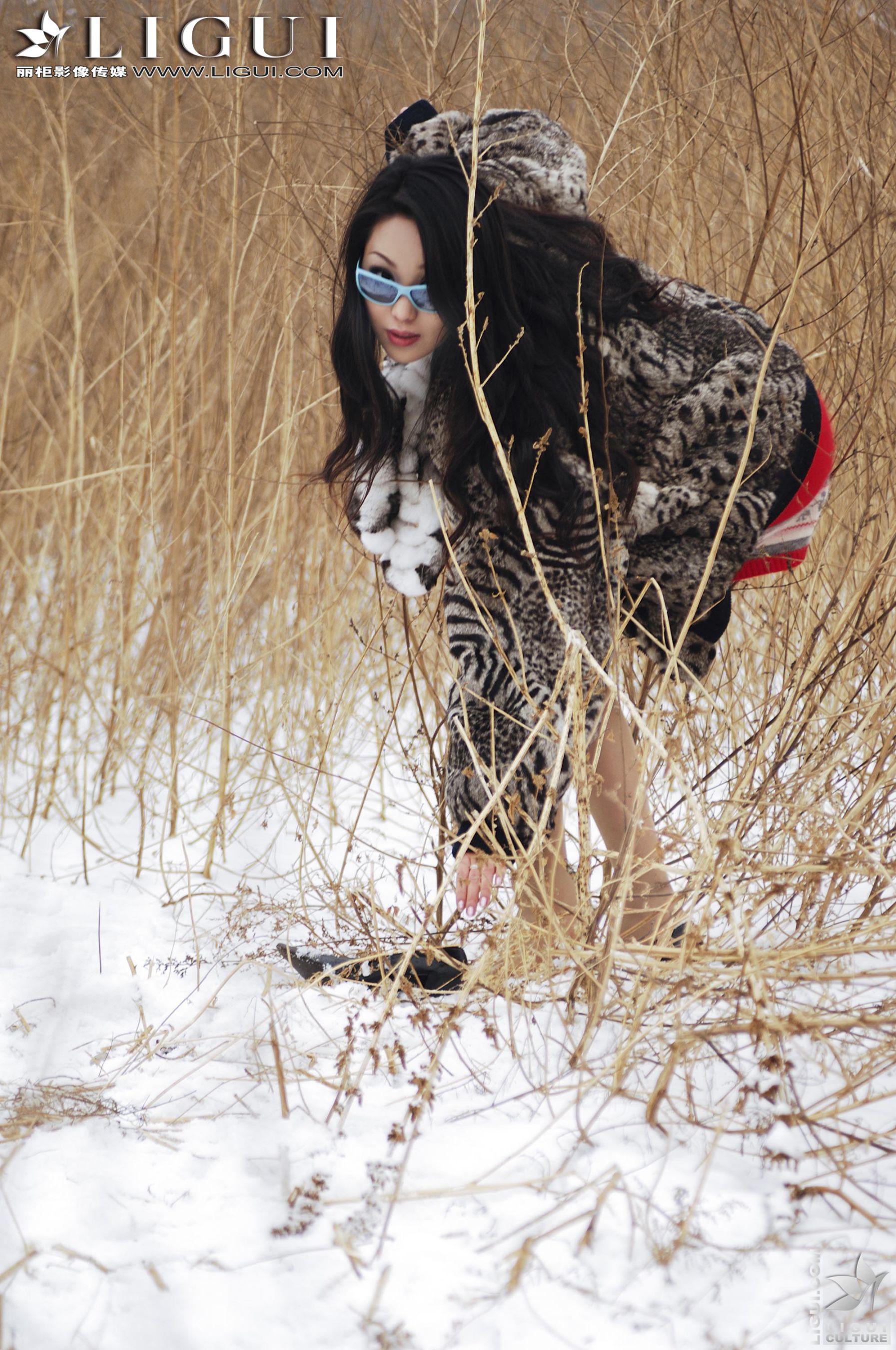 Model 琳达《雪地女郎丝足秀》上下合集 [丽柜LiGui] 美腿玉足写真图片  第20张