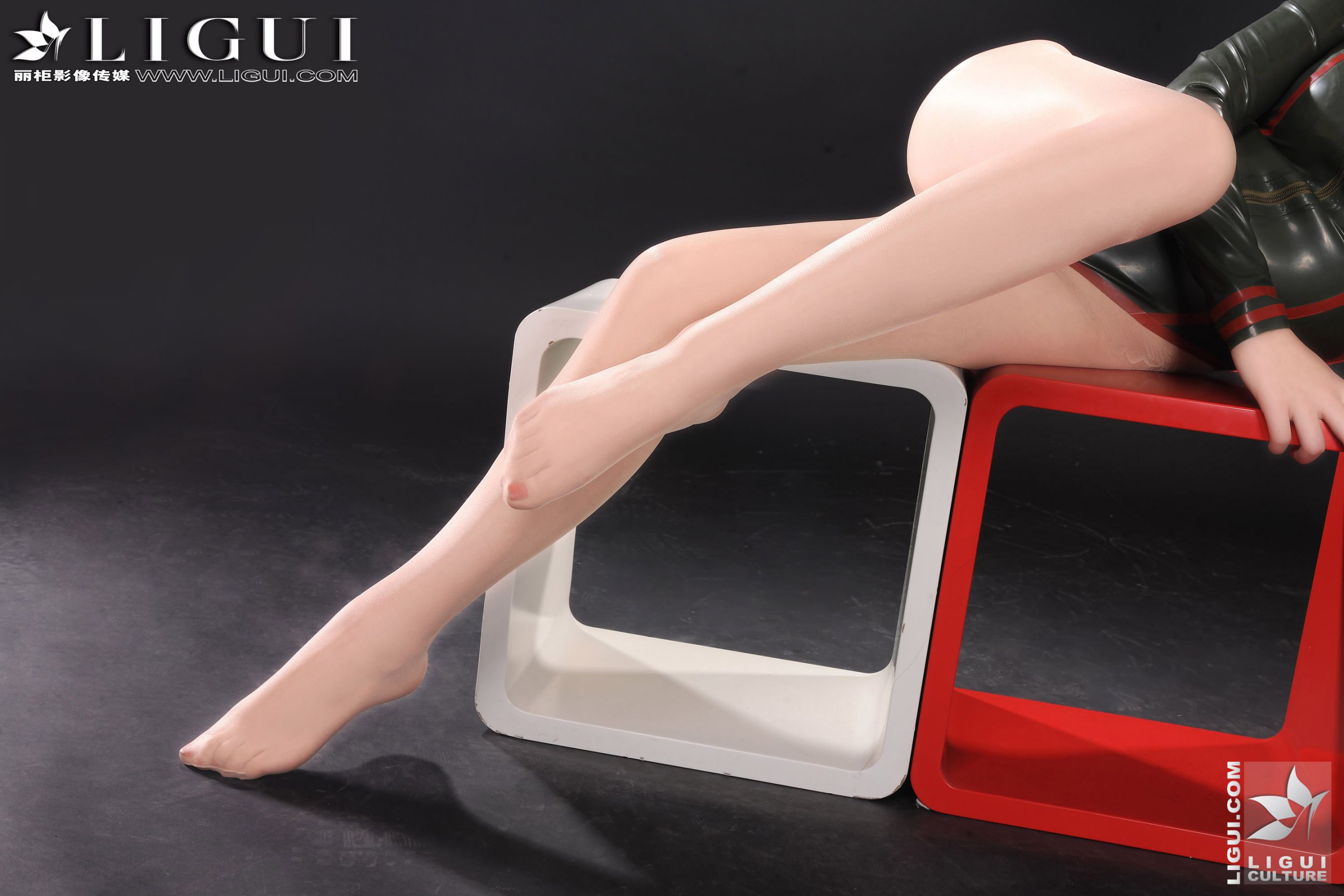 Model 文静《性感女军服》 [丽柜LiGui] 美腿玉足写真图片  第10张