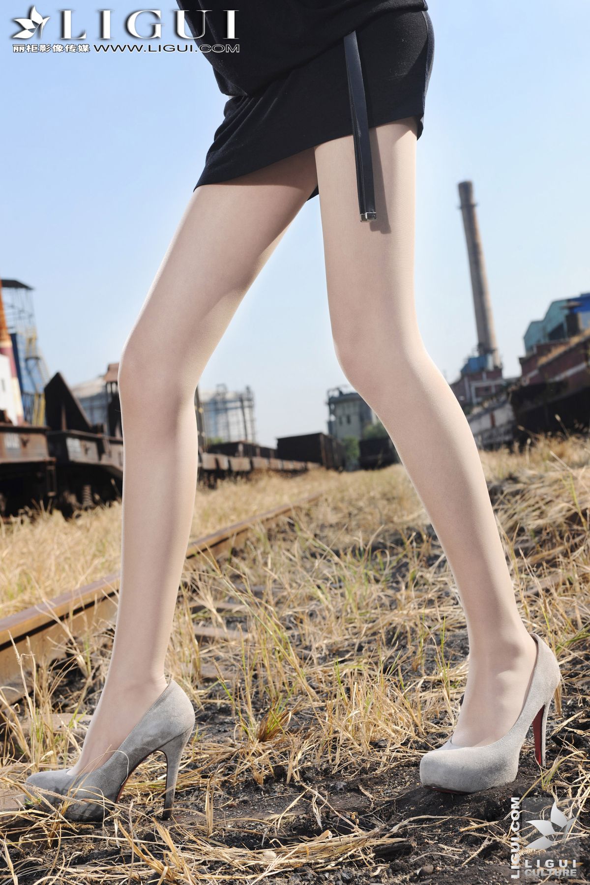Model 文欣《小镇火车站的美腿诱惑》上下合集 [丽柜LiGui] 美腿玉足写真图片  第15张