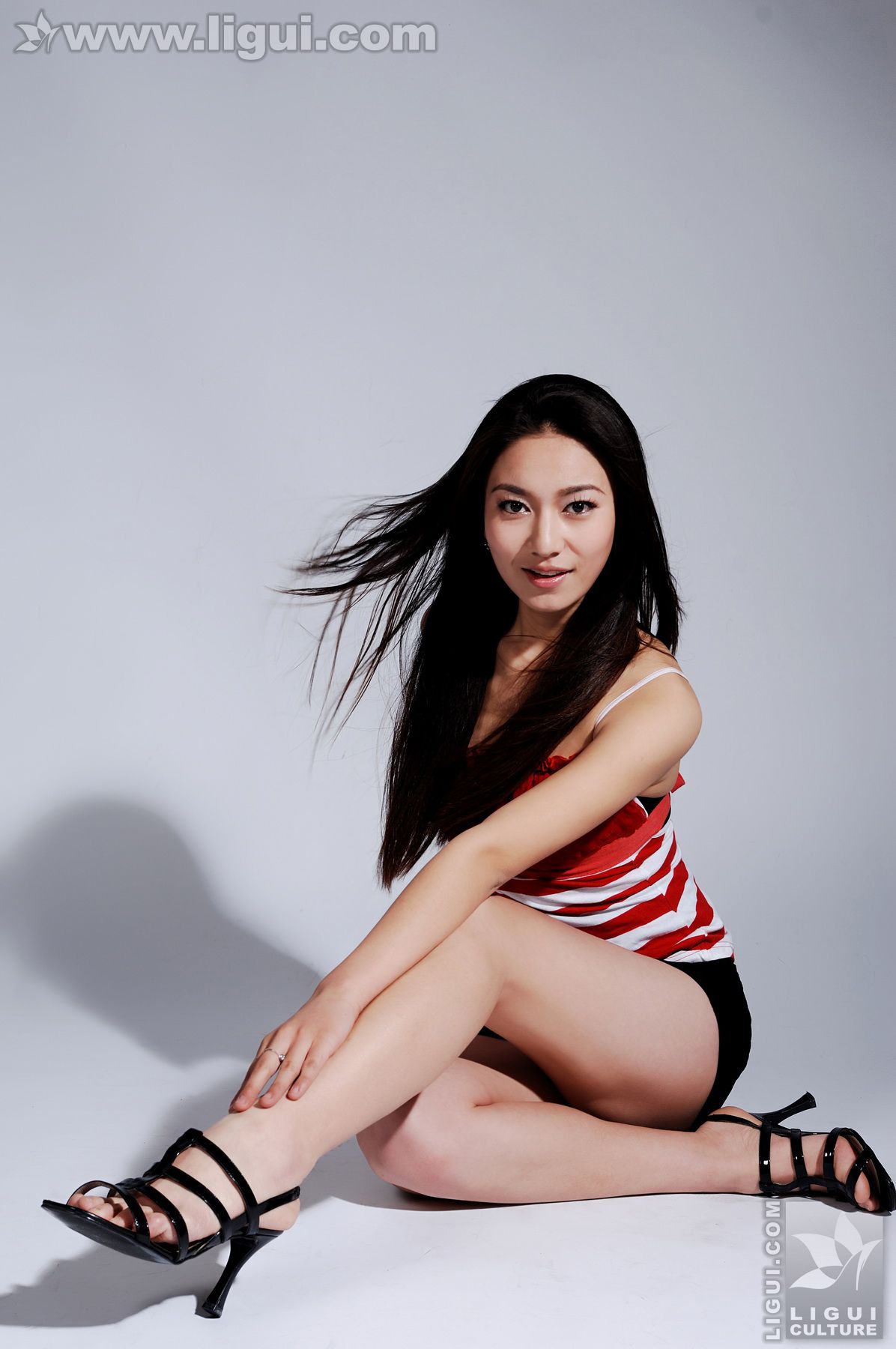 Model 唐静《健身女教练的幸福生活》 [丽柜LiGui] 美腿玉足写真图片  第23张