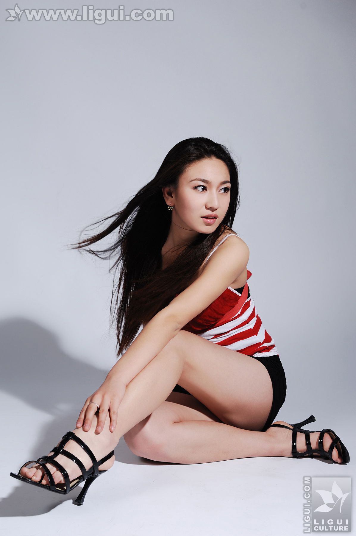 Model 唐静《健身女教练的幸福生活》 [丽柜LiGui] 美腿玉足写真图片  第6张