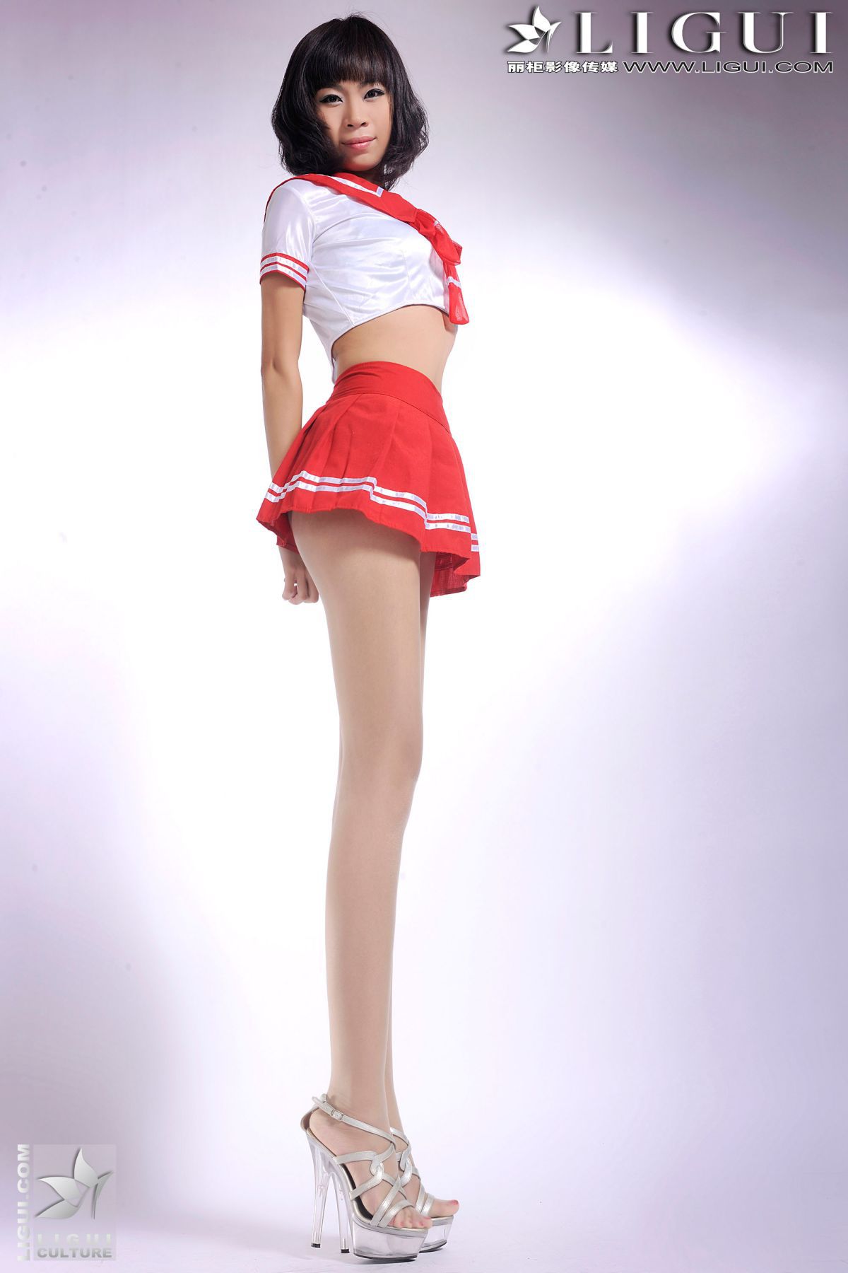 Model 田甜《红色水手服》 上下合集 [丽柜LiGui] 美腿玉足写真图片