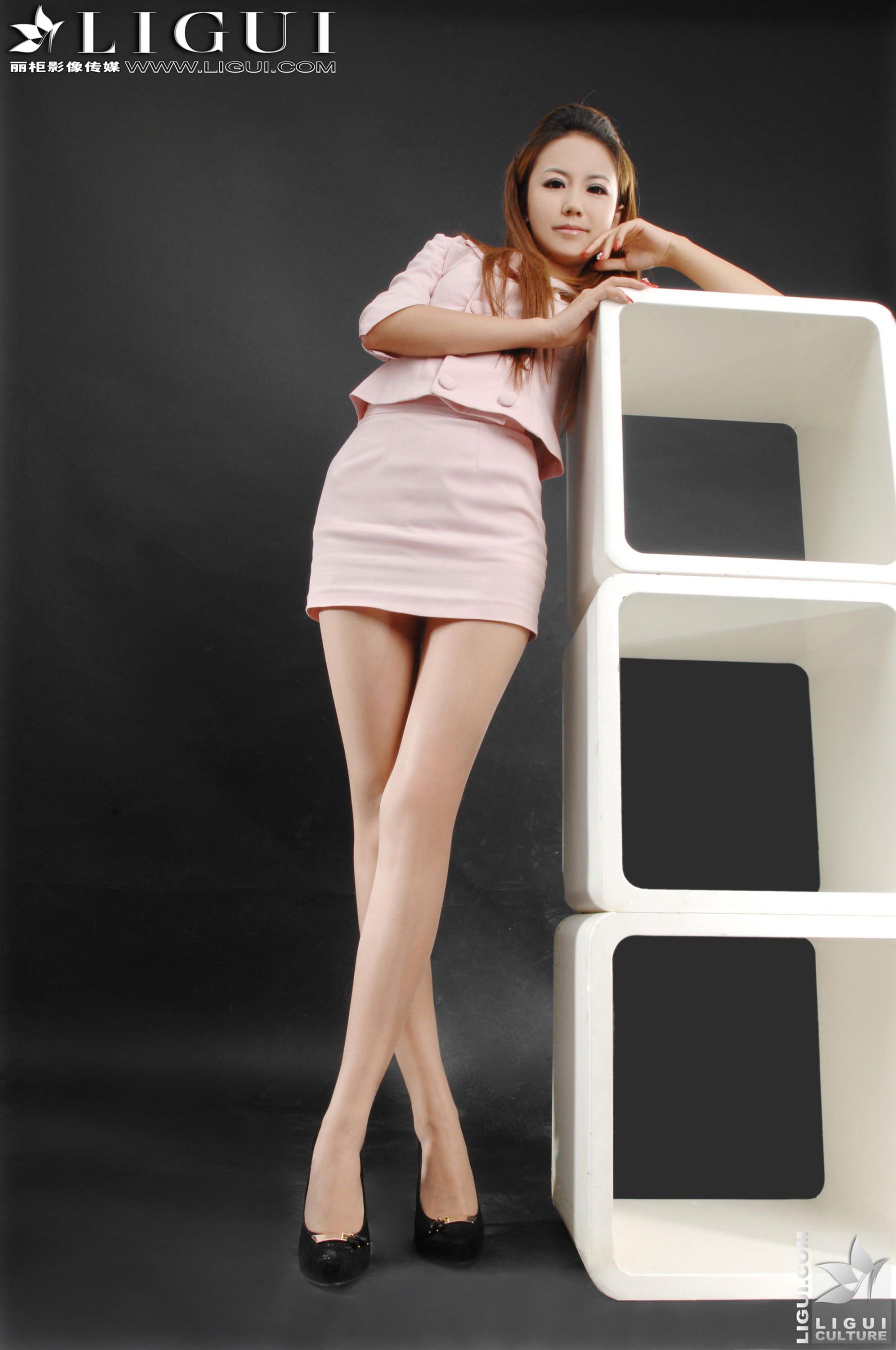 Model 可馨《粉色丽人丝足》上下合集 [丽柜LiGui] 美腿玉足写真图片  第25张
