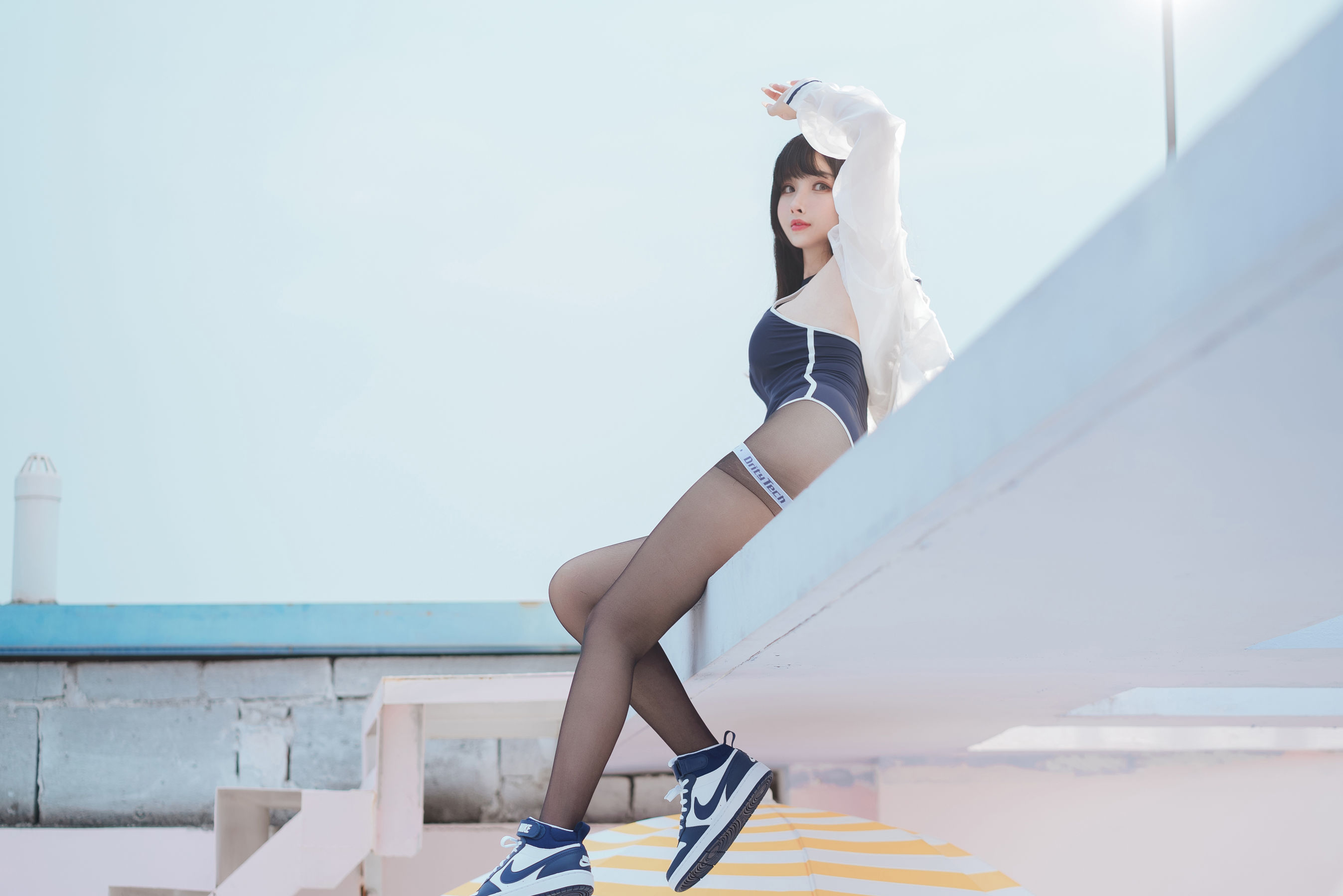  COS福利rioko凉凉子 - 天台竞泳 第14张
