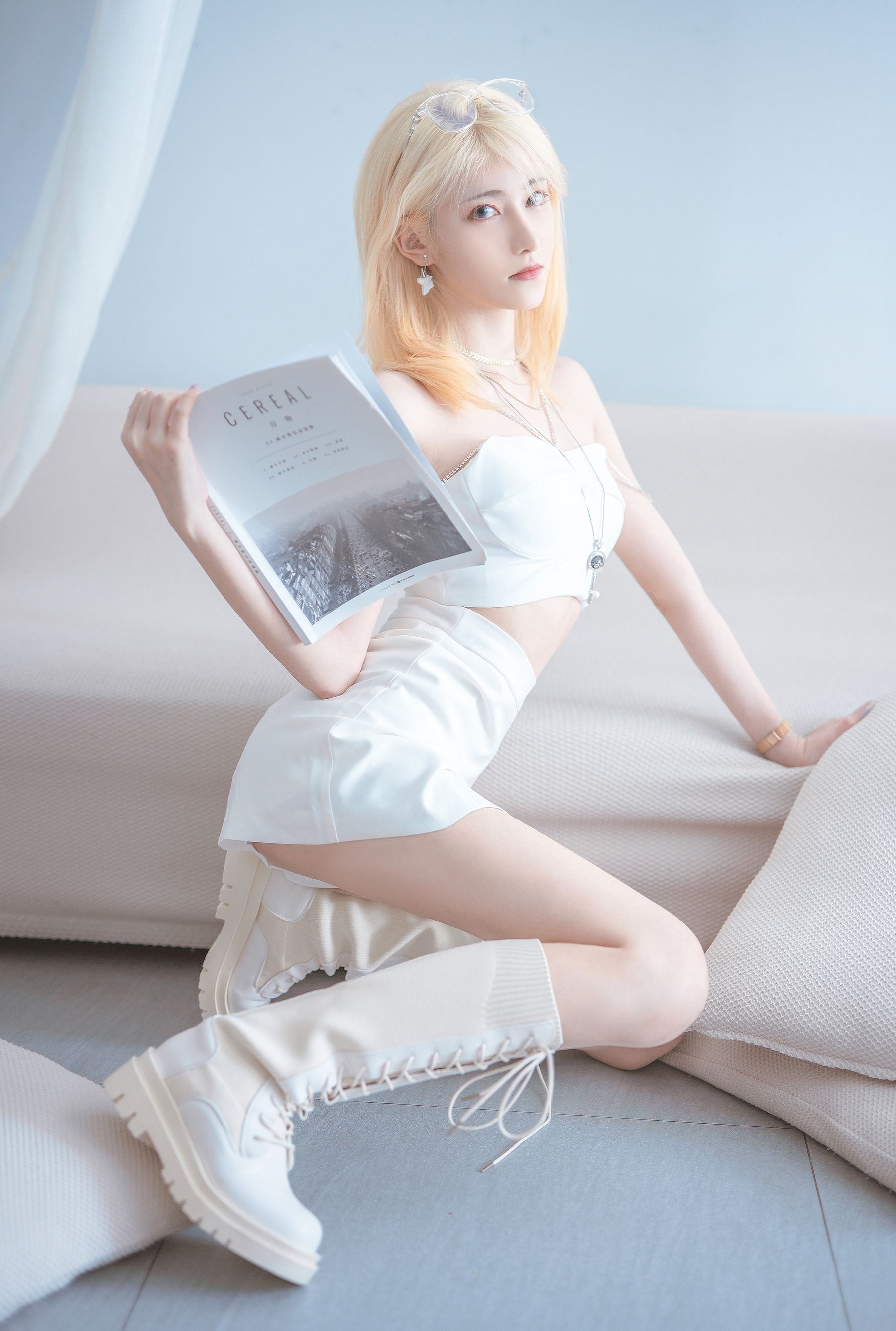  动漫博主南桃Momoko - 白色制服 第1张