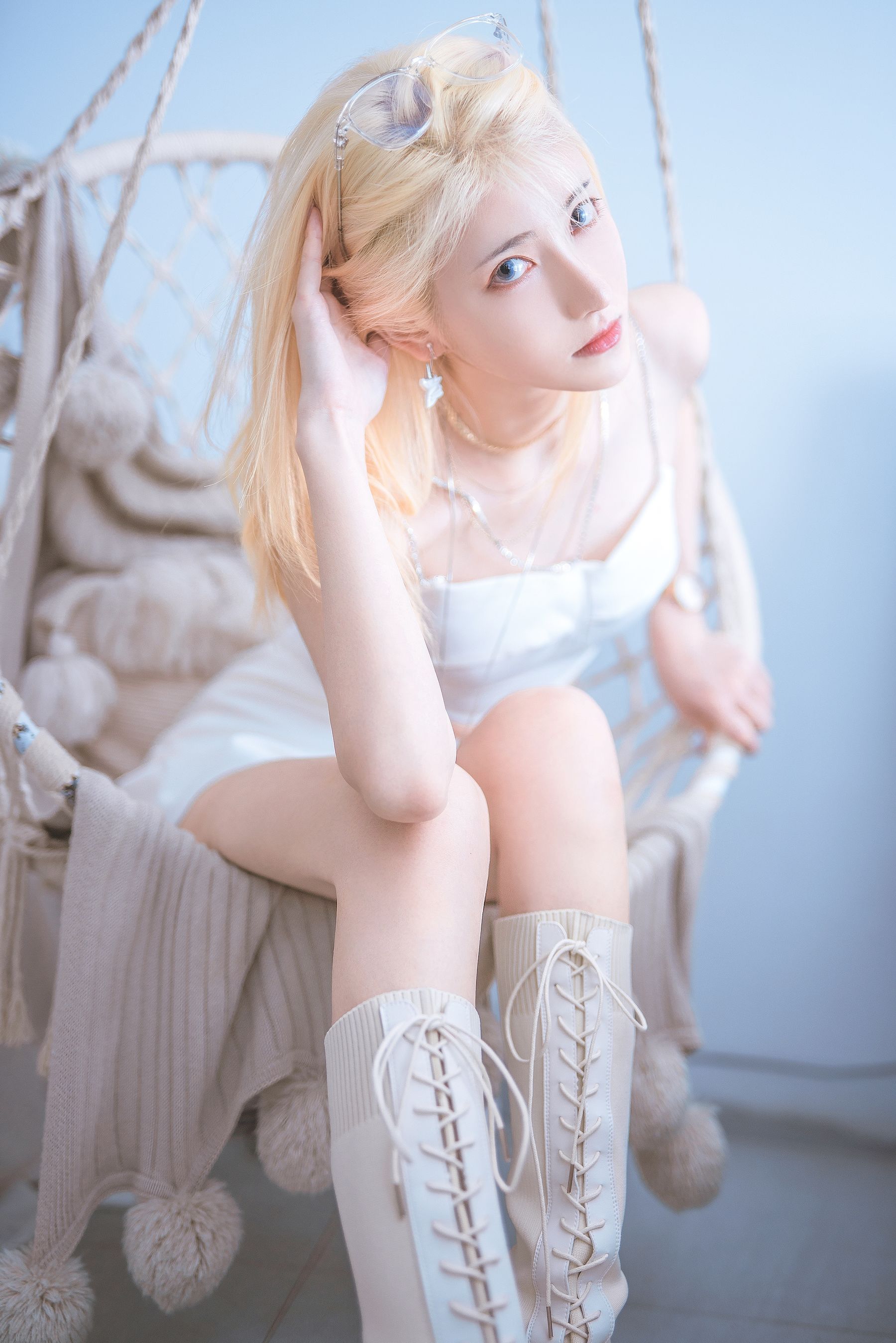  动漫博主南桃Momoko - 白色制服 第3张