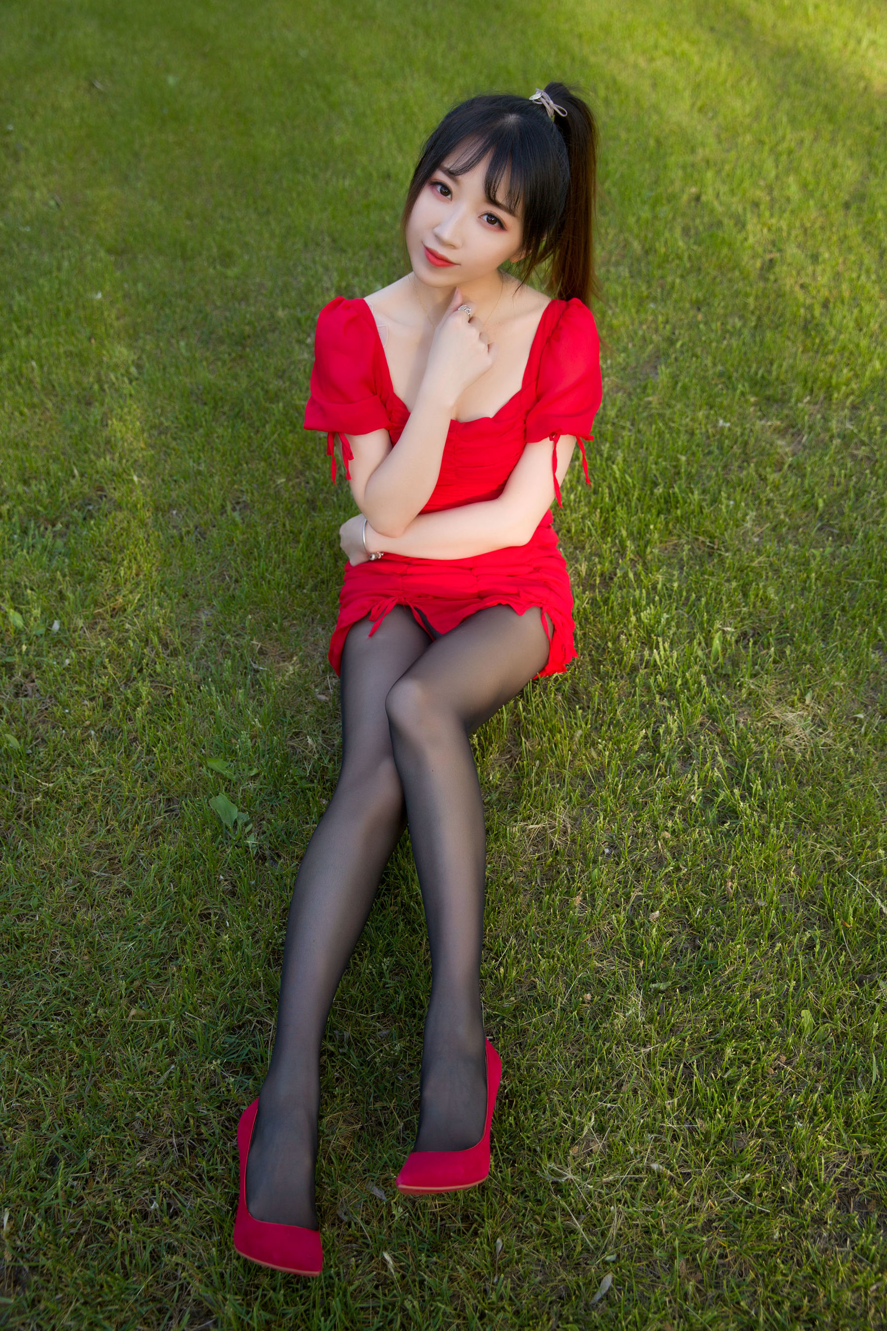  斗鱼主播小女巫露娜 - 户外小红裙 第34张