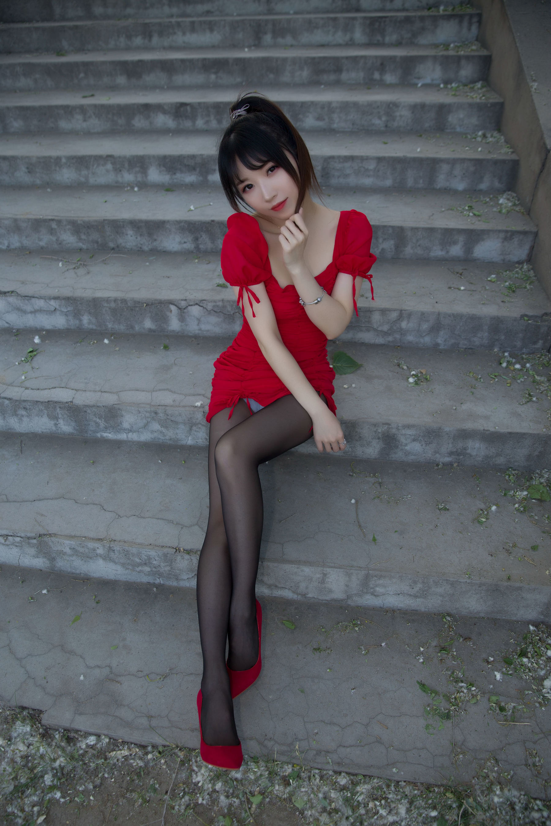  斗鱼主播小女巫露娜 - 户外小红裙 第61张