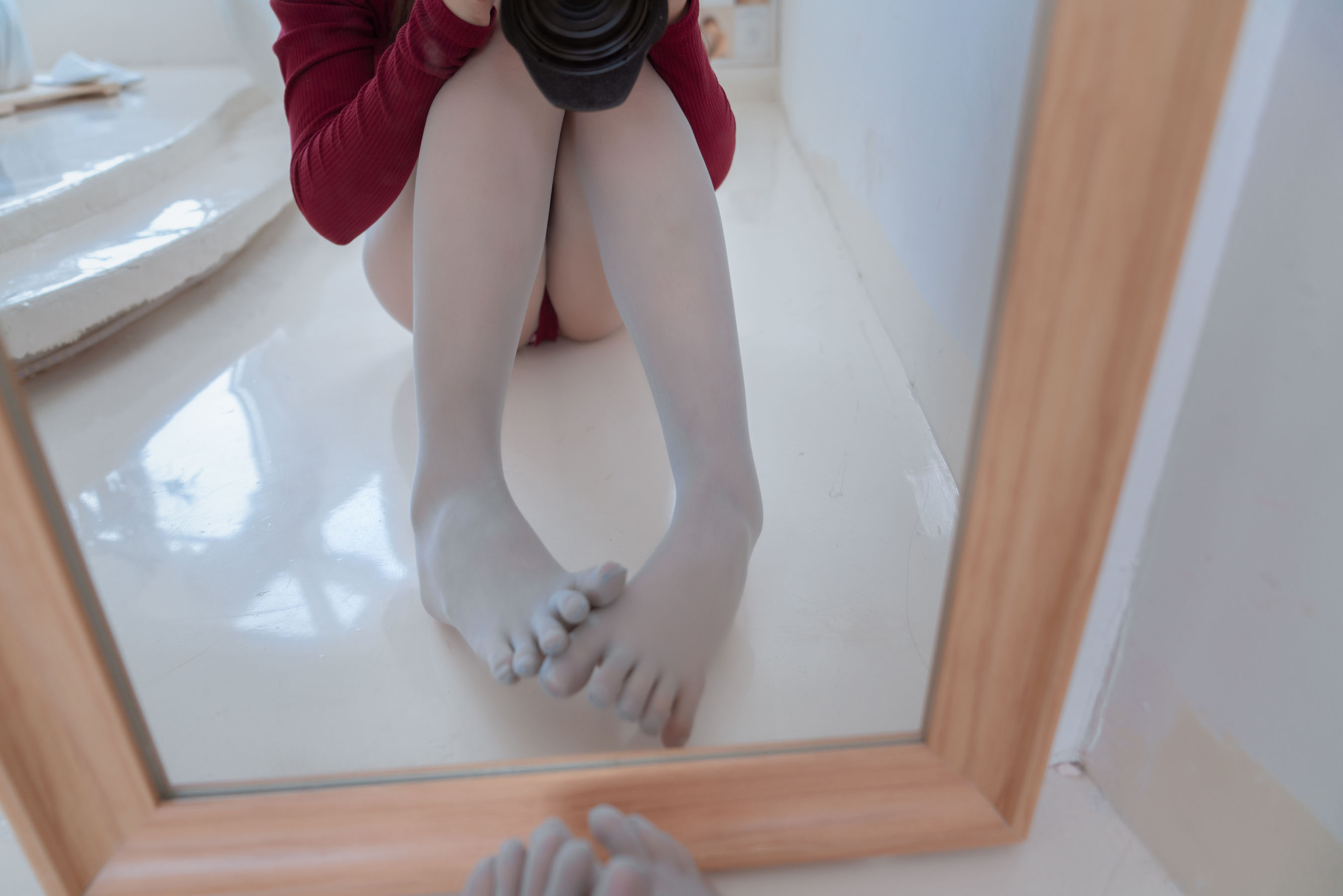  轩萧学姐 - 灰色五指袜 第73张