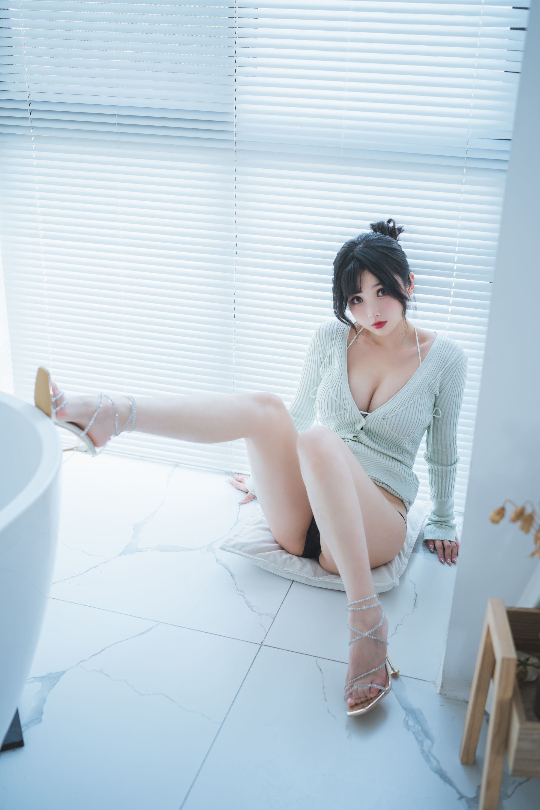  COS福利rioko凉凉子 - 人妻毛衣 第18张