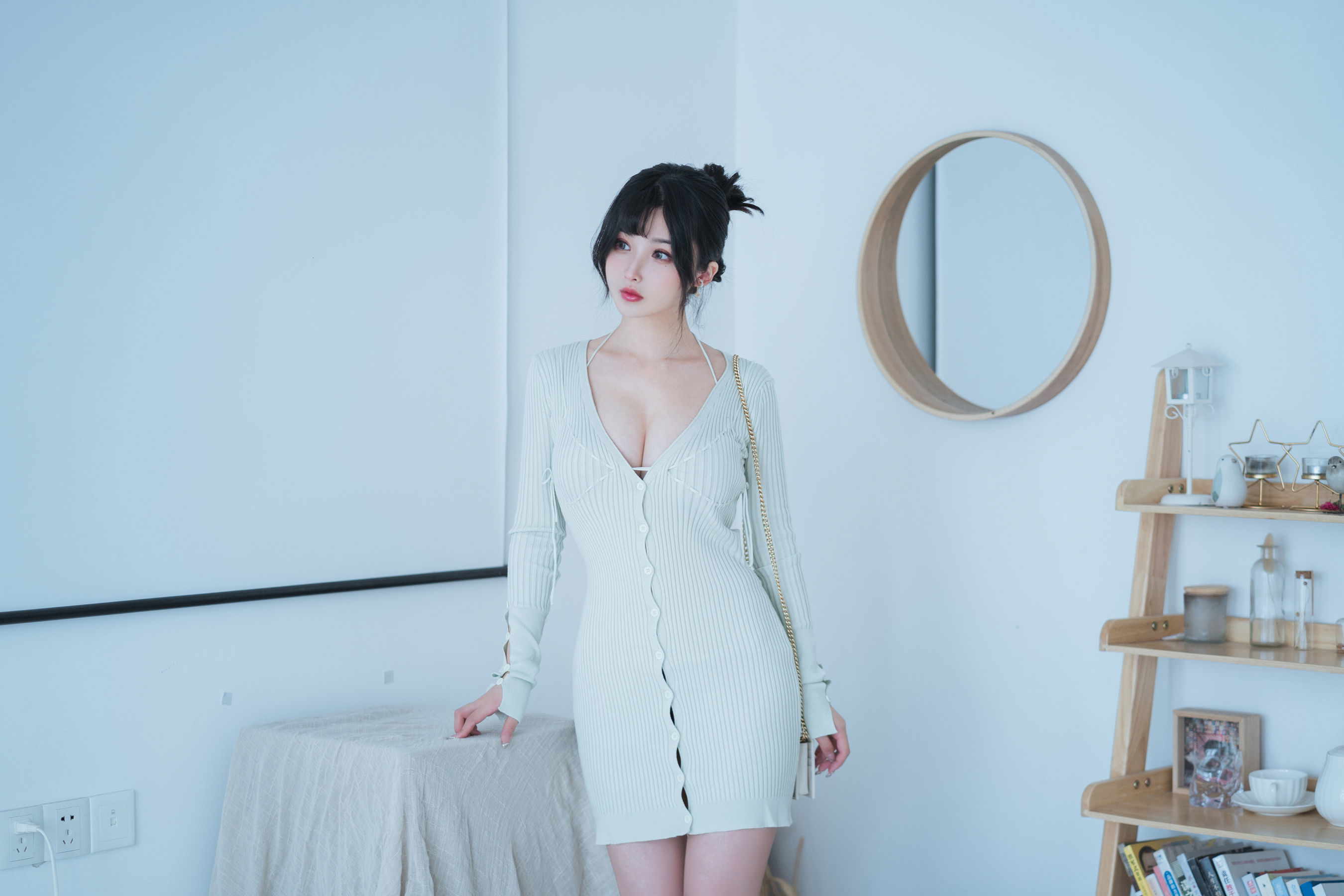  COS福利rioko凉凉子 - 人妻毛衣 第2张