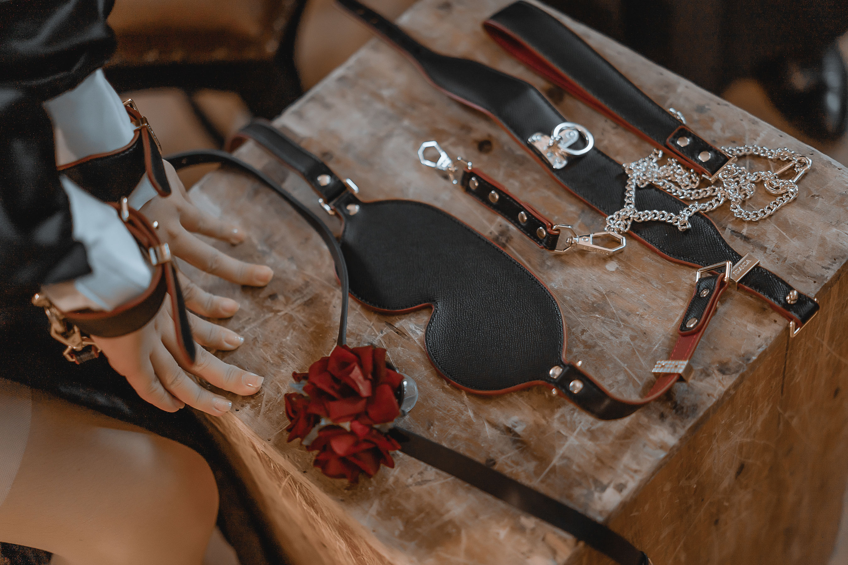  一笑芳香沁写真 - 神父修女 第1张